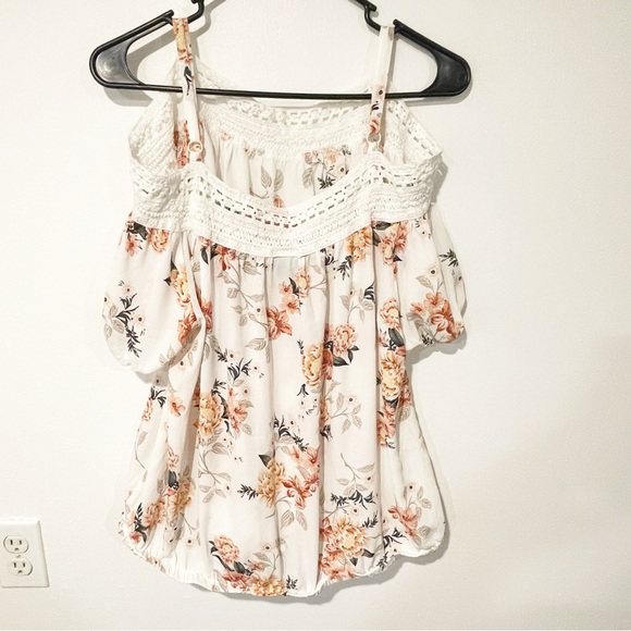 TORRID Plus Size 1X IVORY‎ FLORAL GEORGETTE COLD SHOULDER BLOUSE - Picture 6 of 6